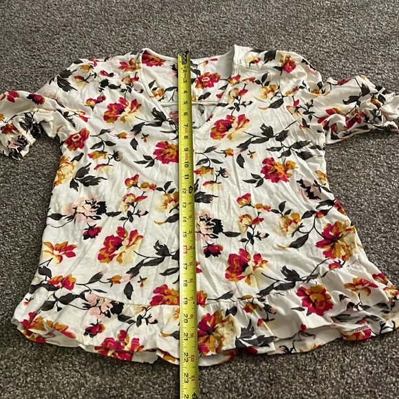 Lucky Top with Colorful Flowers - Picture 8 of 9